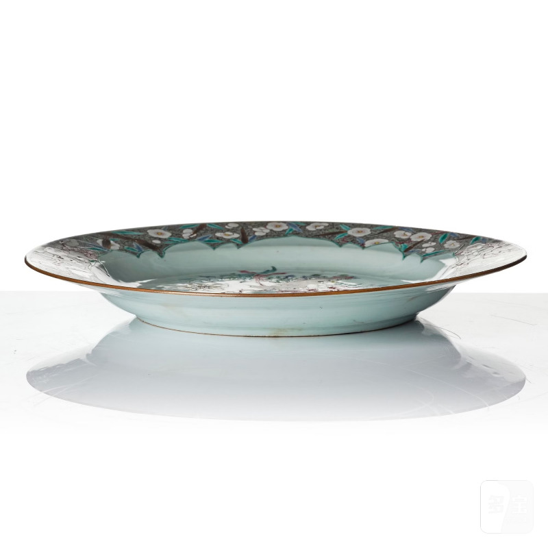 Two famille rose serving dishes and six dinner plates, - 图12